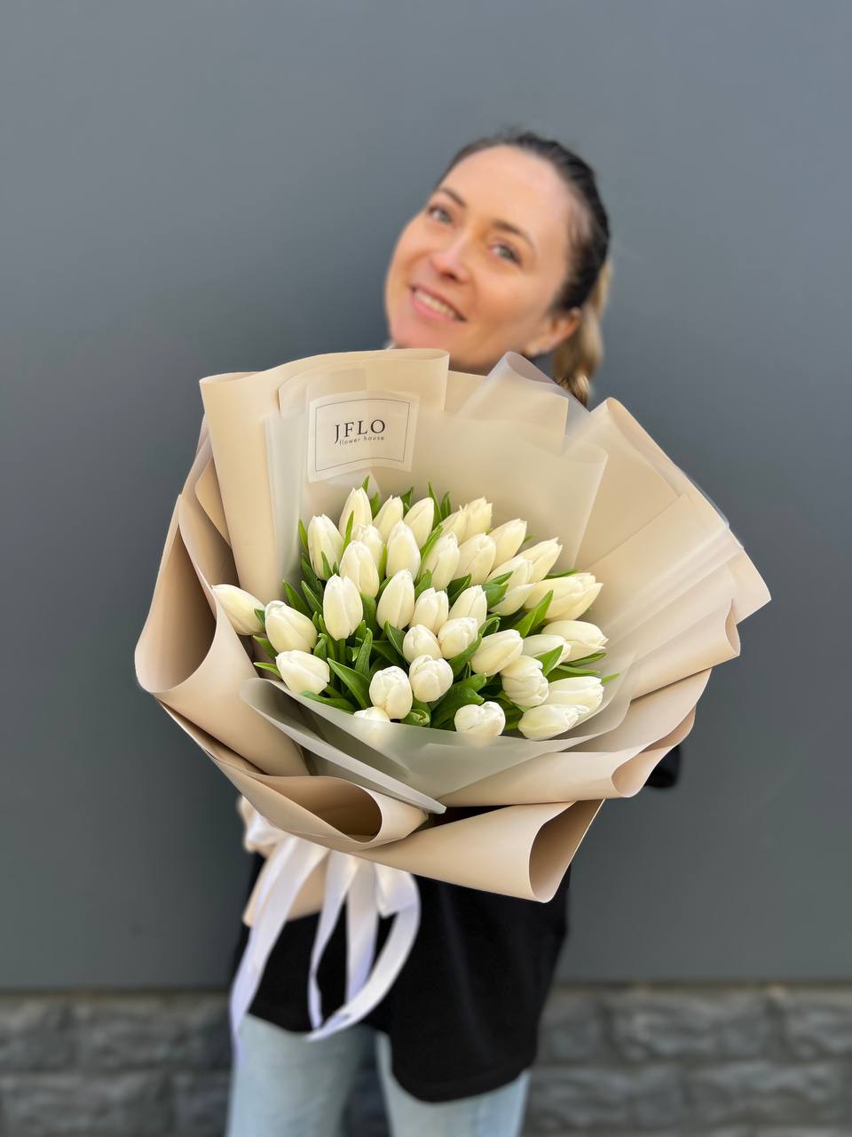 35 белых тюльпанов в Сириусе