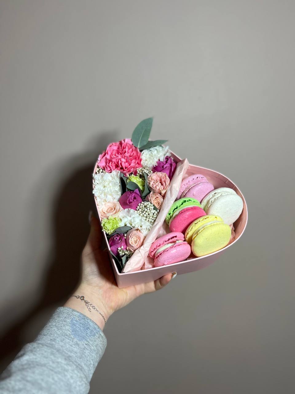 Дуо цветы и макаронсы в Сириусе