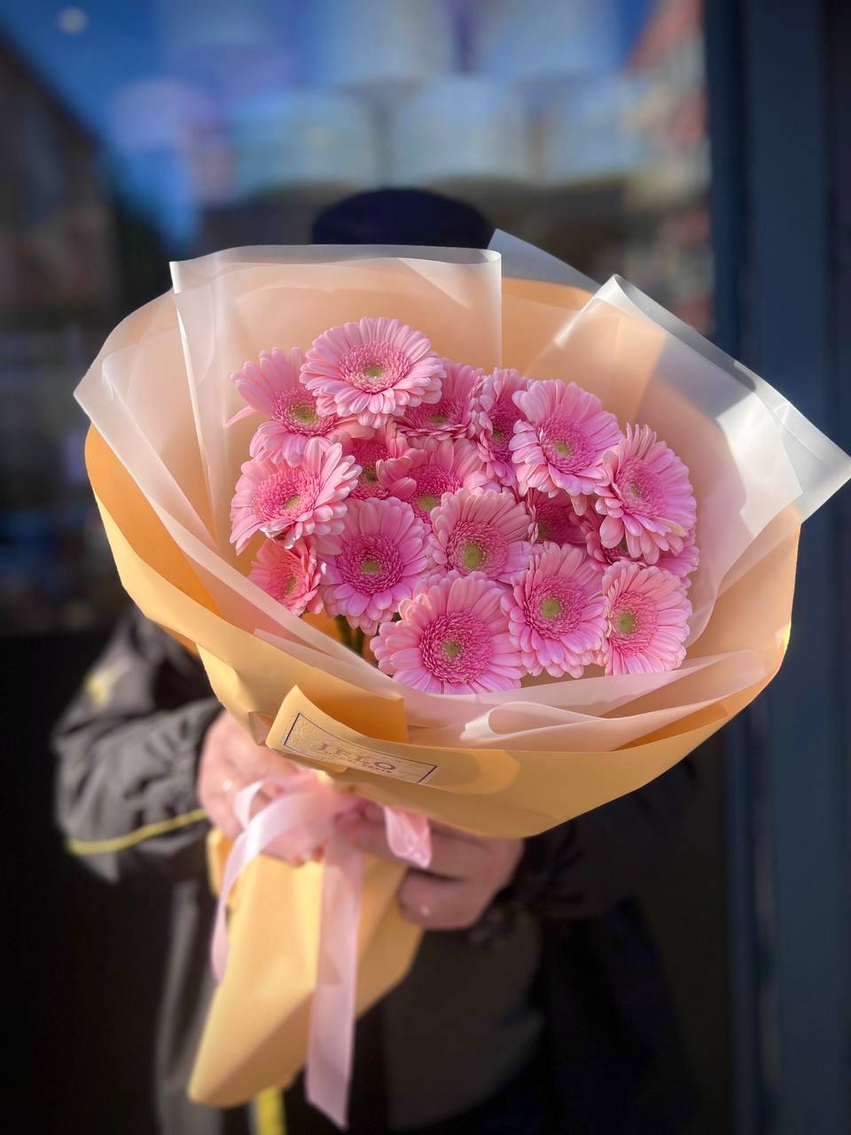 17 розовых гербер  в Сириусе