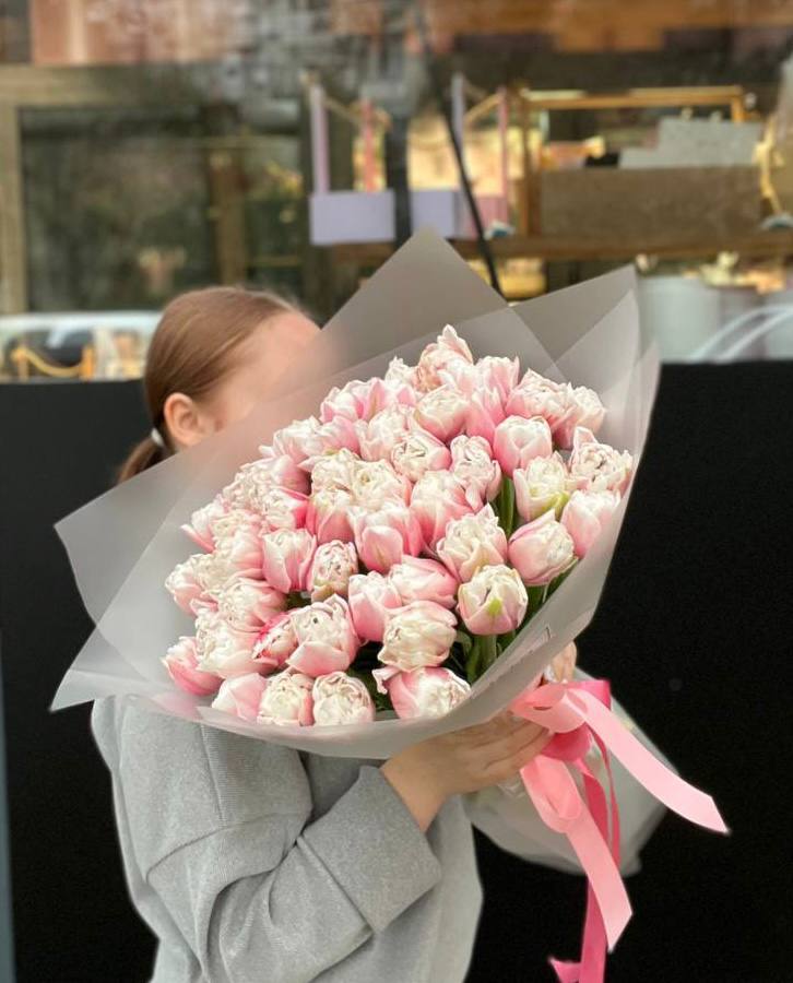 51 нежный тюльпан в Сириусе