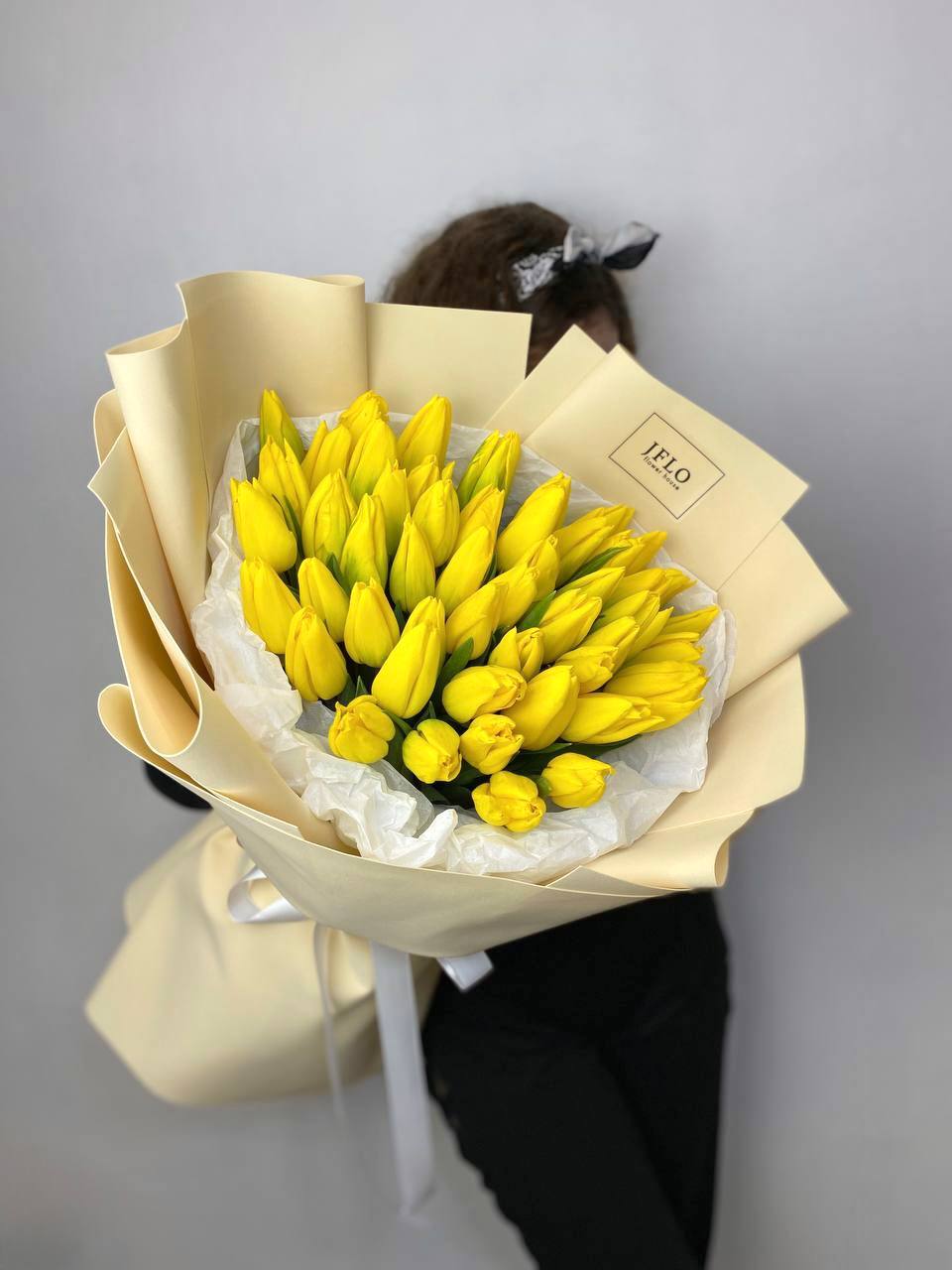 51 жёлтый тюльпан с доставкой в Сириусе