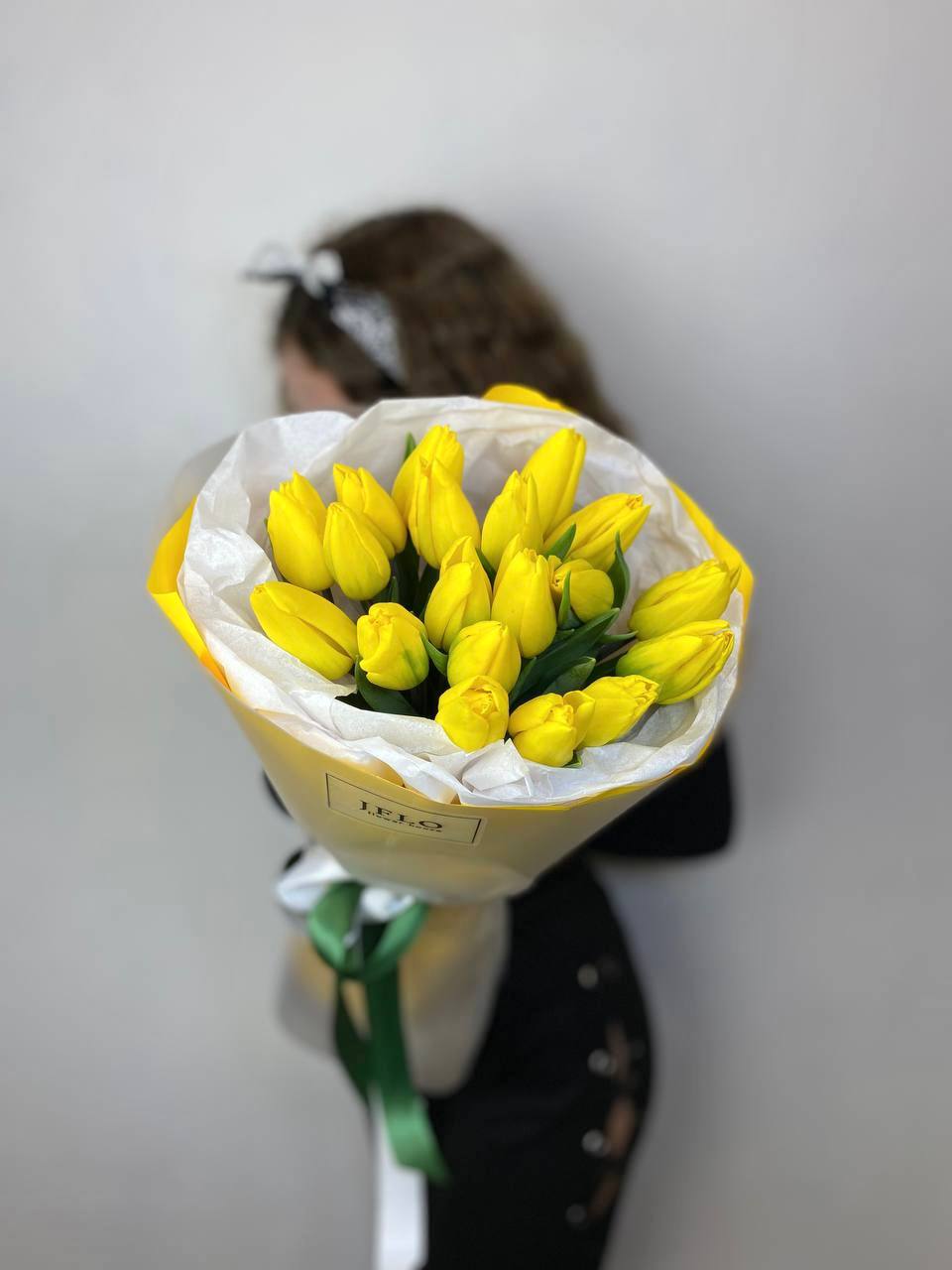  19 жёлтых тюльпанов в Сириусе