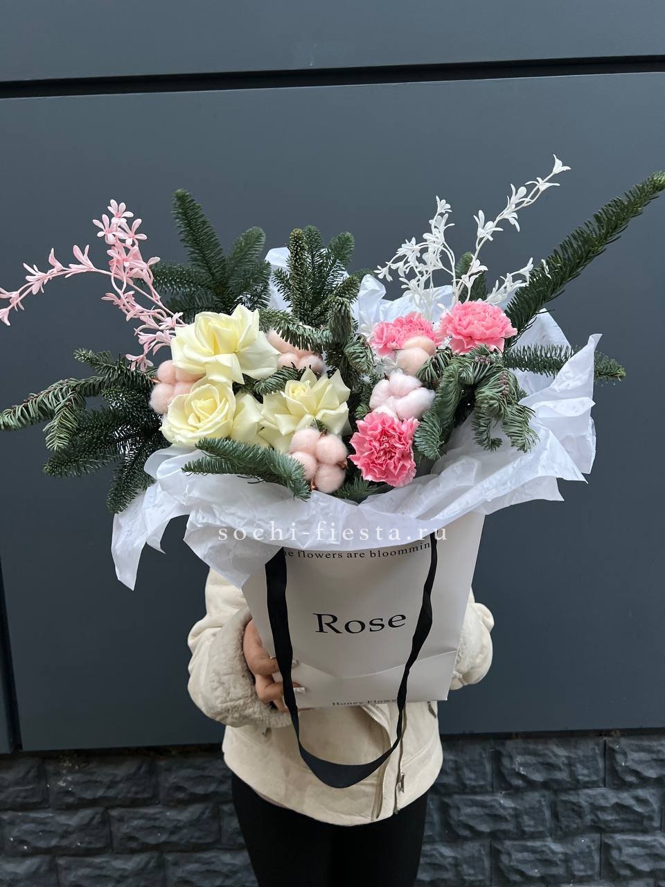 Цветочная сумка с нобилисом в Сириусе