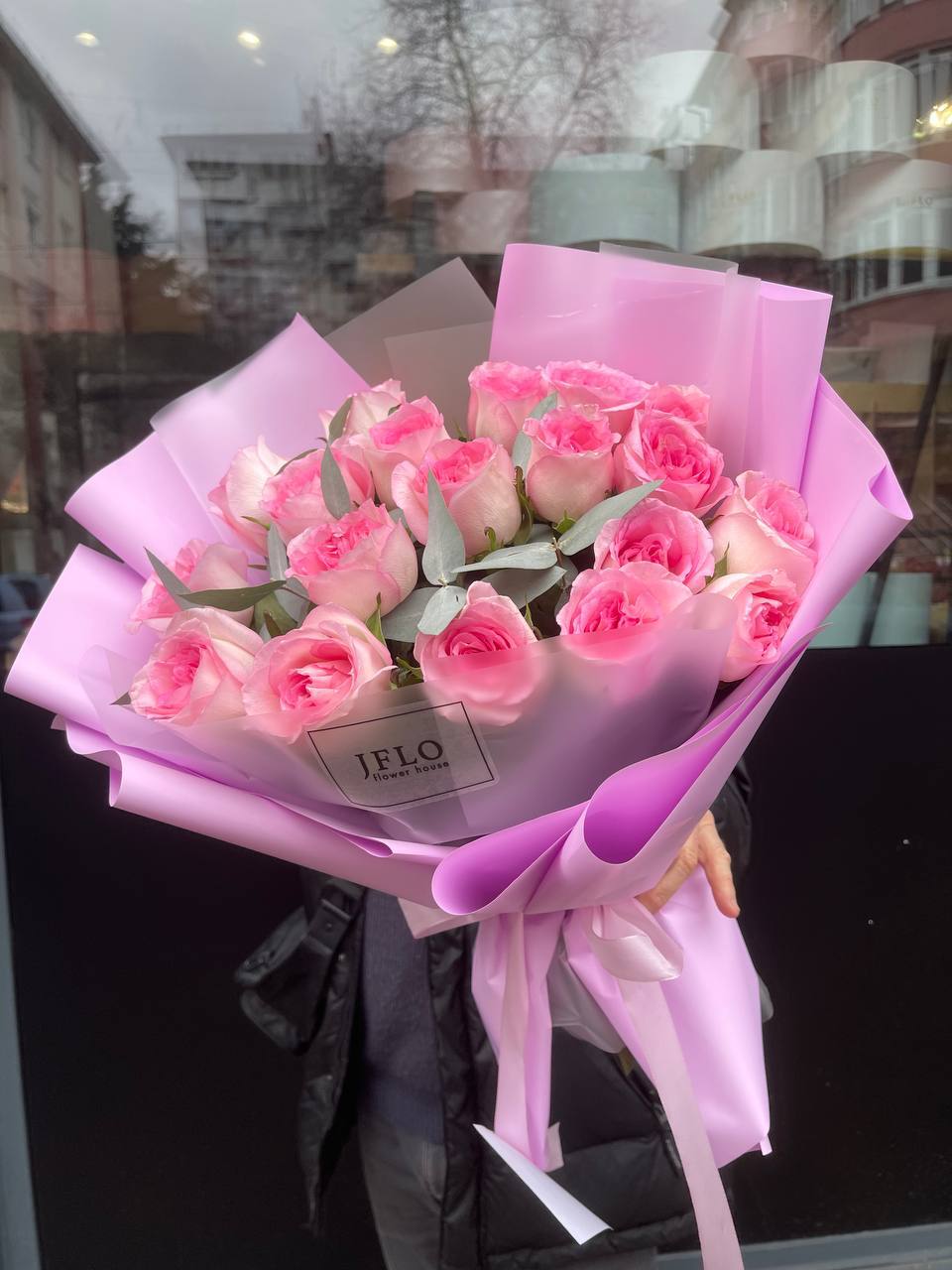  19 розовых роз в Сириусе