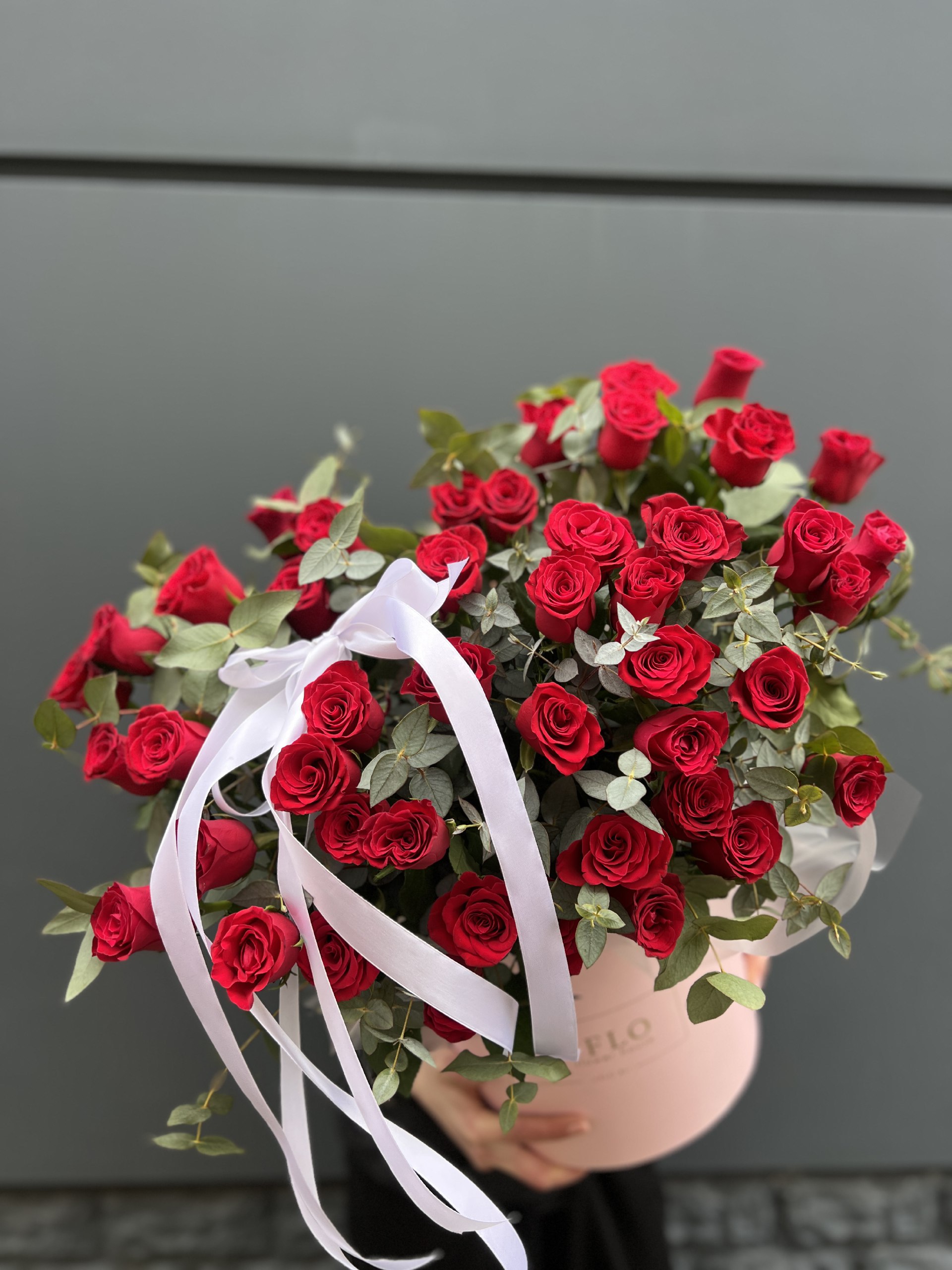 45 Красных роз в боксе Senorita с доставкой в Сириусе