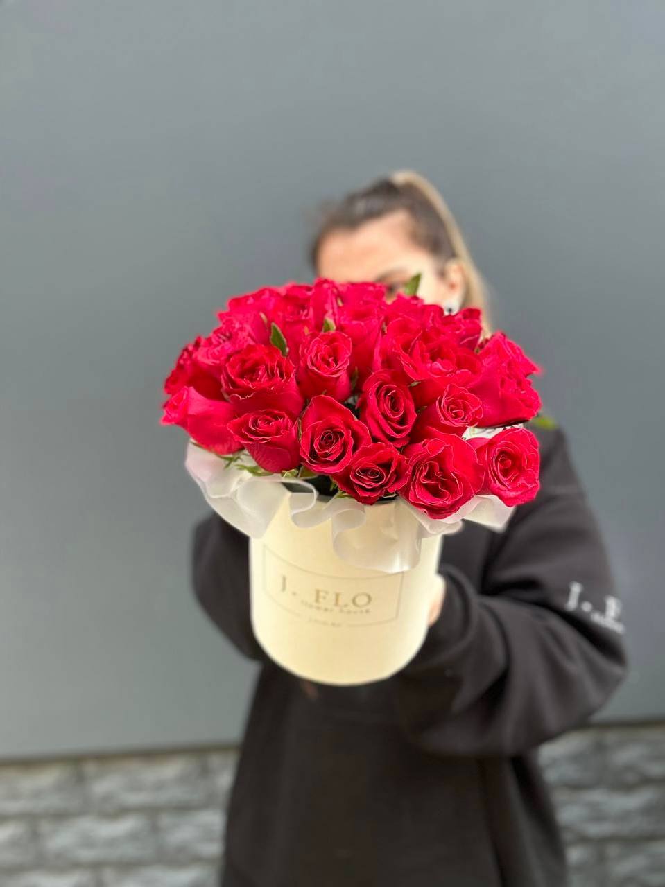 27 кенийских роз в боксе в Сириусе