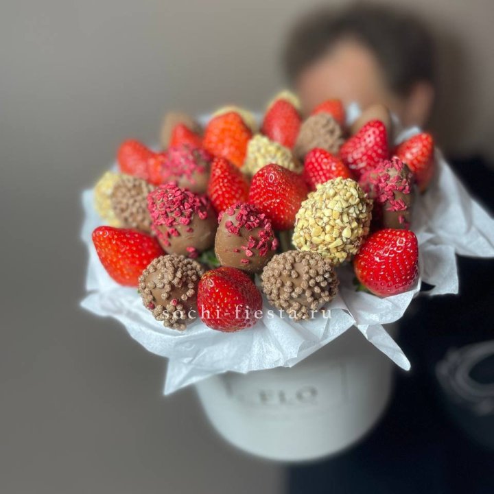 Клубника в боксе 30 ягод в Сириусе