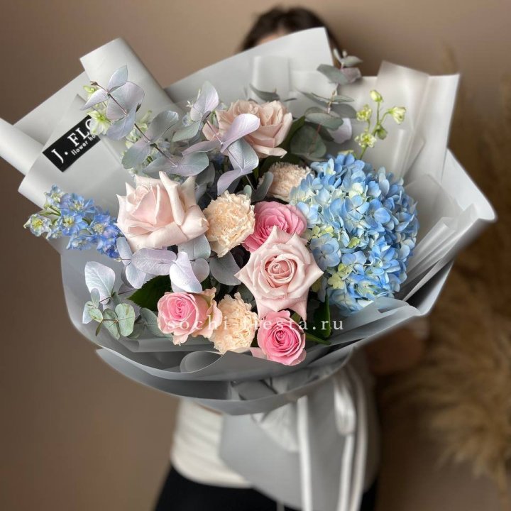 Букет с гортензией № 4 в Сириусе