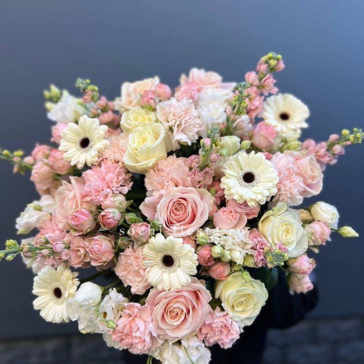 Авторский букет "Нежный" в Сириусе