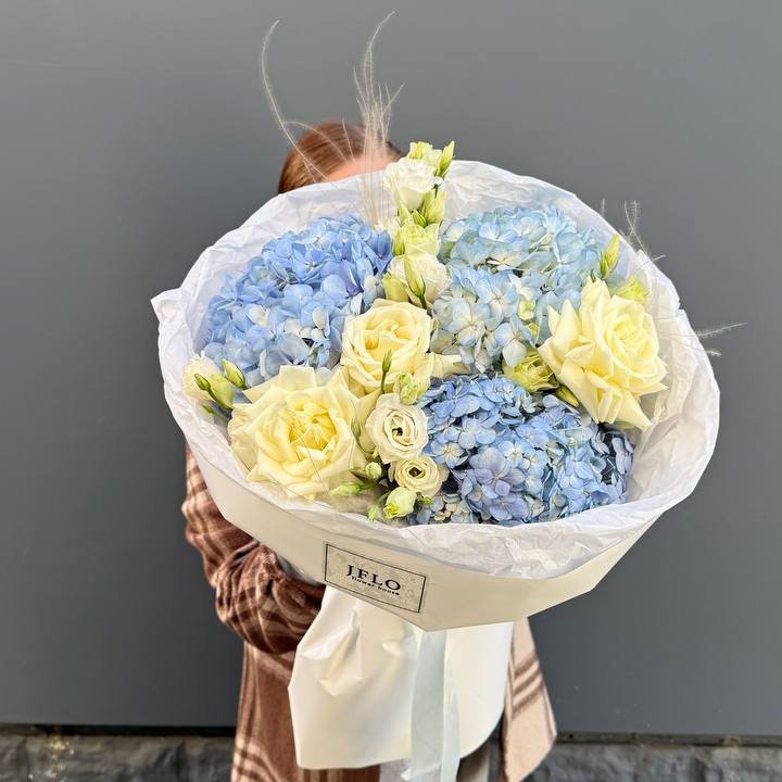 Букет "Глубина глаз" с доставкой в Сириусе