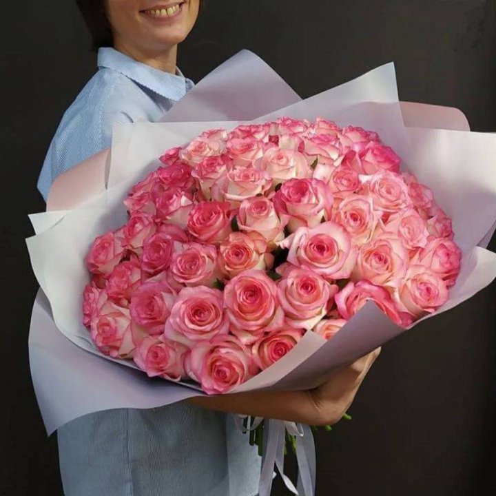 101 роза Джумилияв оформлении  в Сириусе