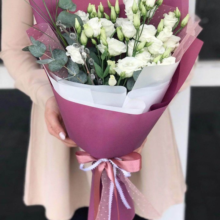 Эустомы с эвкалиптом в Сириусе