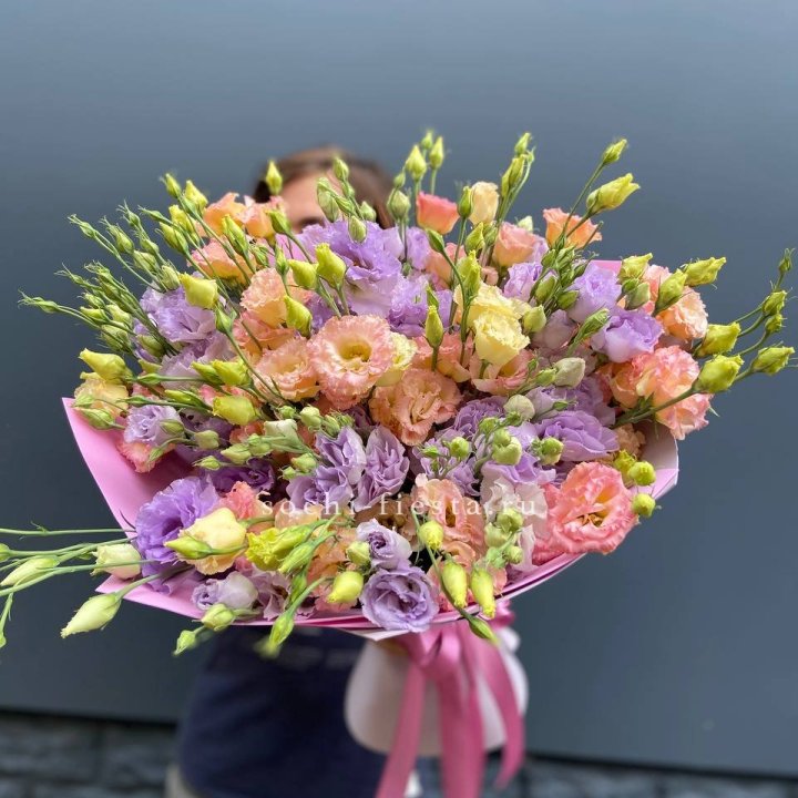 Букет эустом  в Сириусе