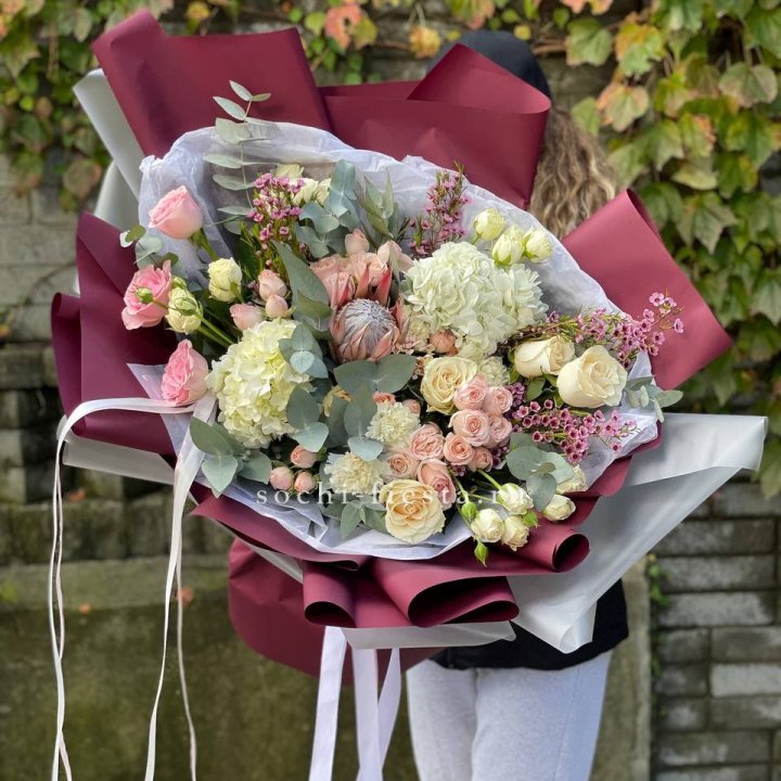 Авторский букет с протеей №1 в Сириусе