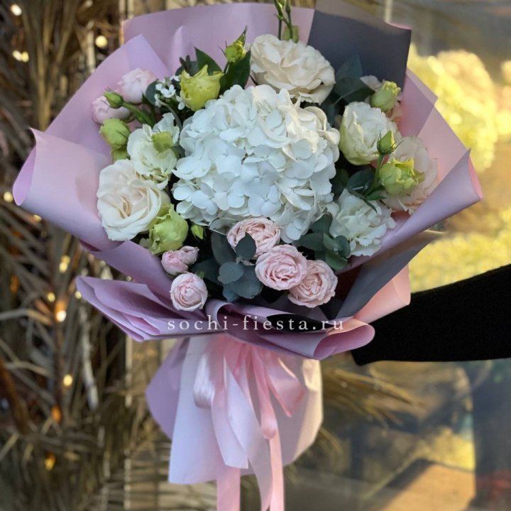 Букет с гортензией №3 в Сириусе