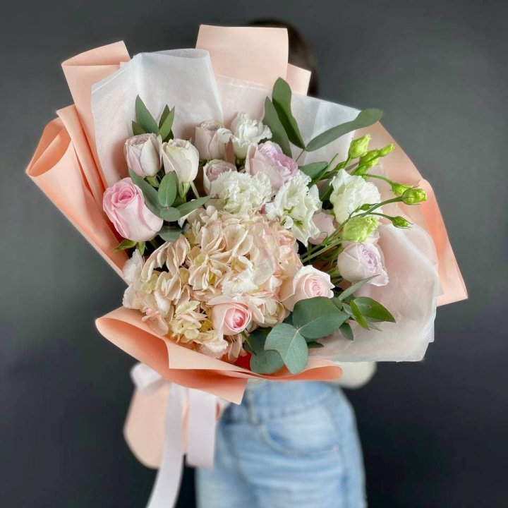 Букет с гортензией "Клодс" в Сириусе