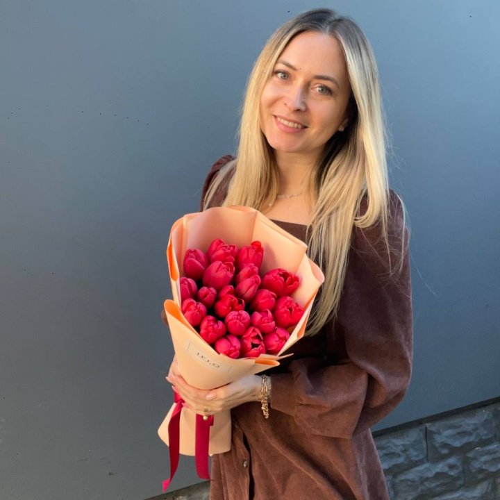  19 красных тюльпанов в Сириусе