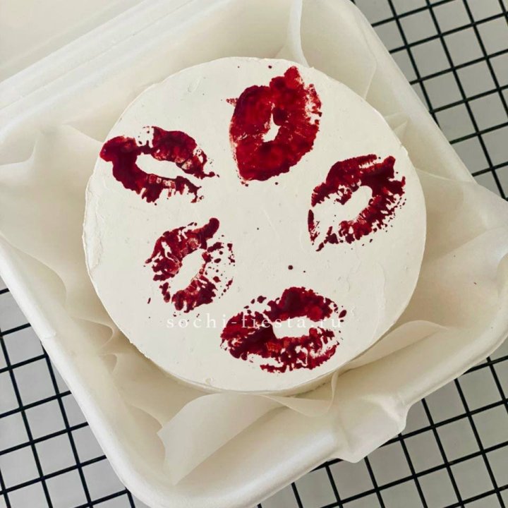 Бенто-торт "Поцелуй" в Сириусе