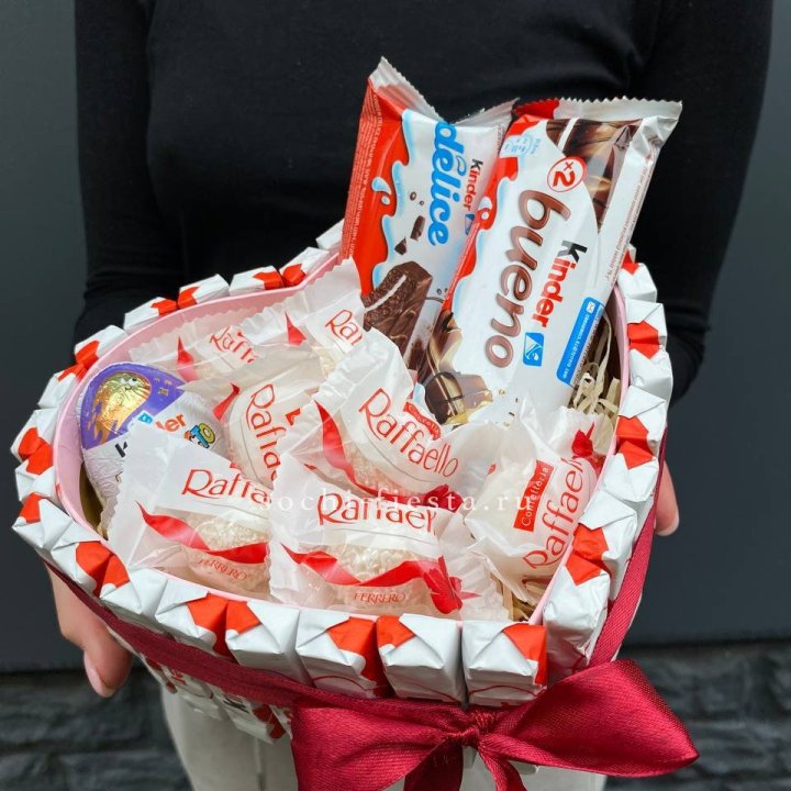 Подарочный набор сердце с Киндерами и Рафаэлло в Сириусе