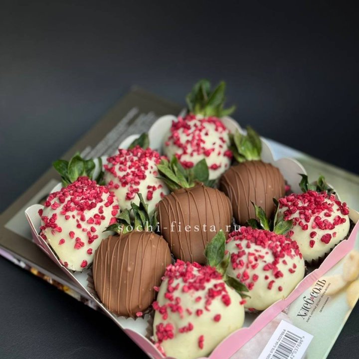 Клубника в шоколаде 9 ягод №2 с доставкой в Сириусе