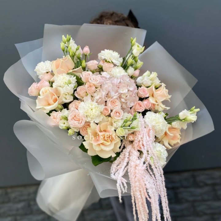  Букет "Monotone" в Сириусе