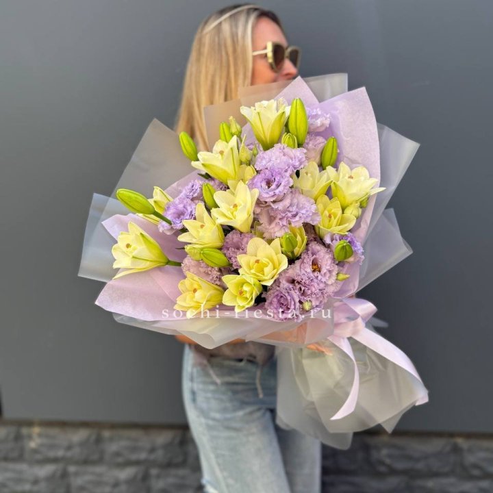  Букет лилий и эустом в Сириусе