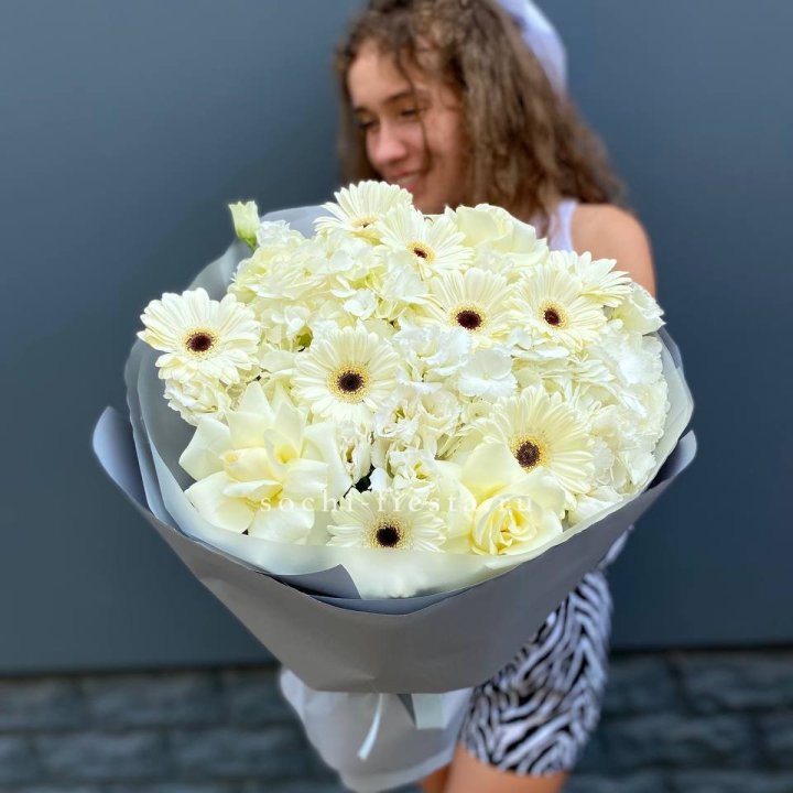  Букет " White Luxury" в Сириусе