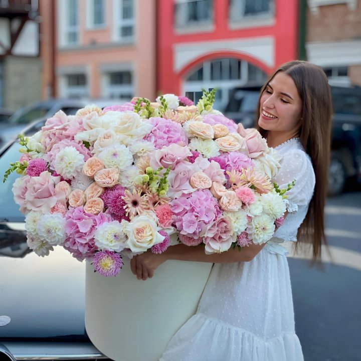 Дизайнерский цилиндр "Melissa" в Сириусе