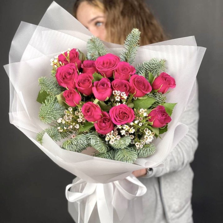 Новогодний букет Елки и Розы в Сириусе