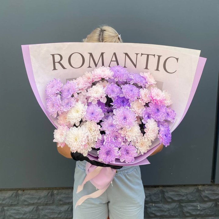 Букет сиреневых хризантем в Сириусе