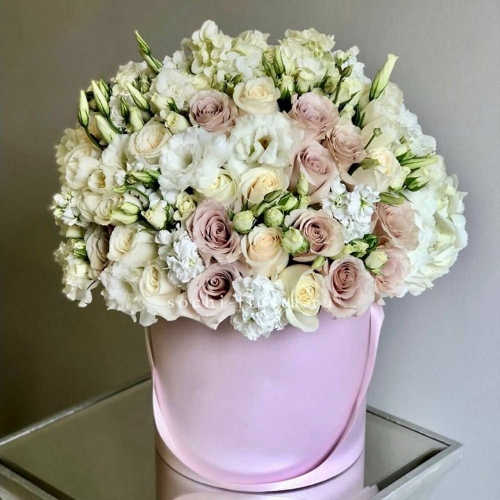 Цветочный бокс "Бриджит" в Сириусе