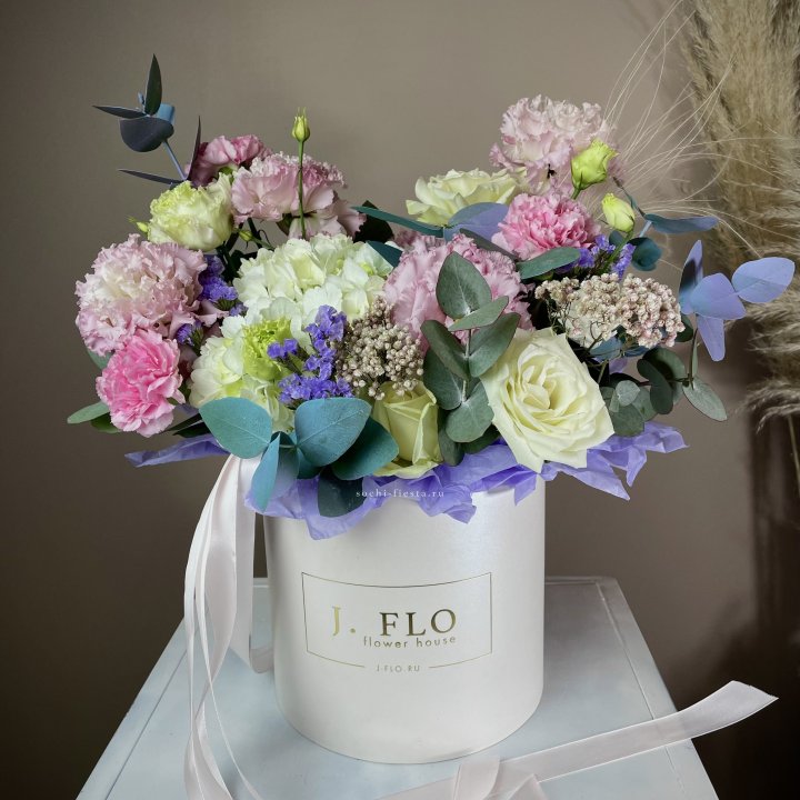 Цветочная коробка "Oda" в Сириусе