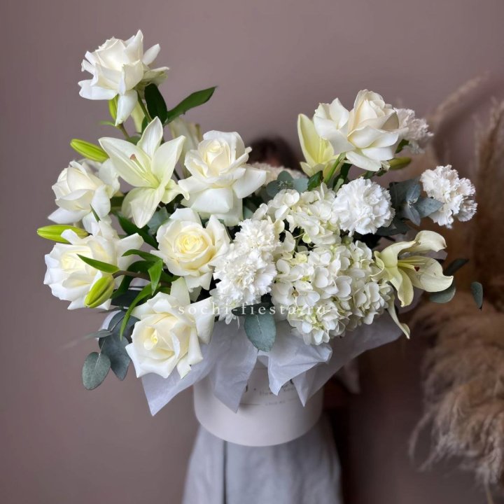 Цветочный бокс "White dreams" в Сириусе