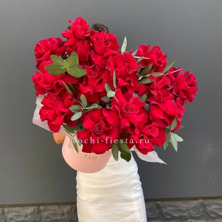 Бокс из 17 французских роз с доставкой в Сириусе