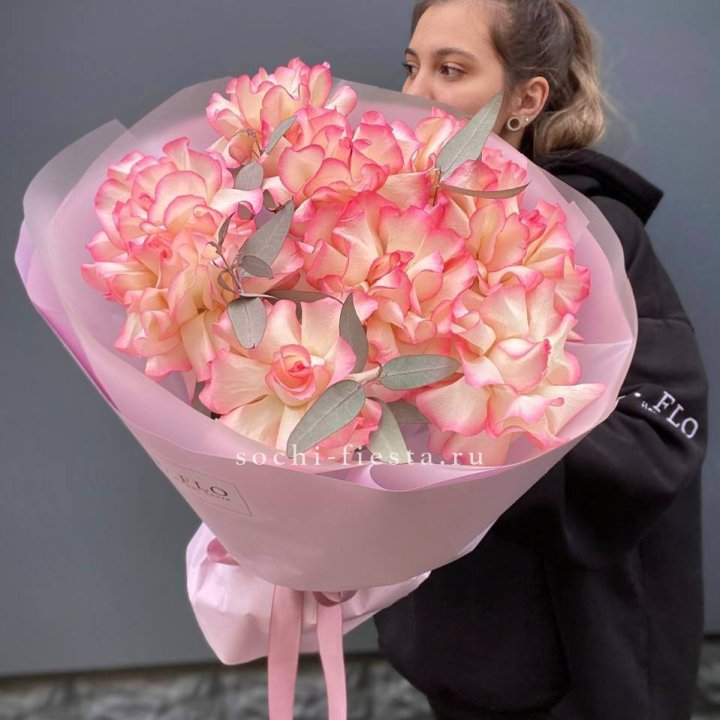 9 французских роз Джумилия в Сириусе