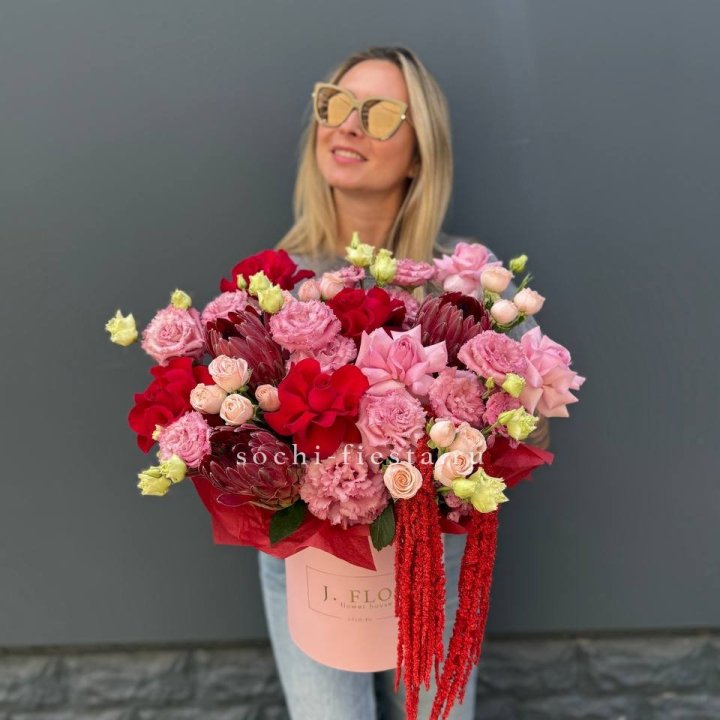 Дизайнерский цилиндр "Криотель" в Сириусе