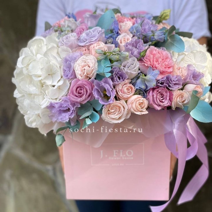 Цветочный бокс MAXI CUBE в Сириусе