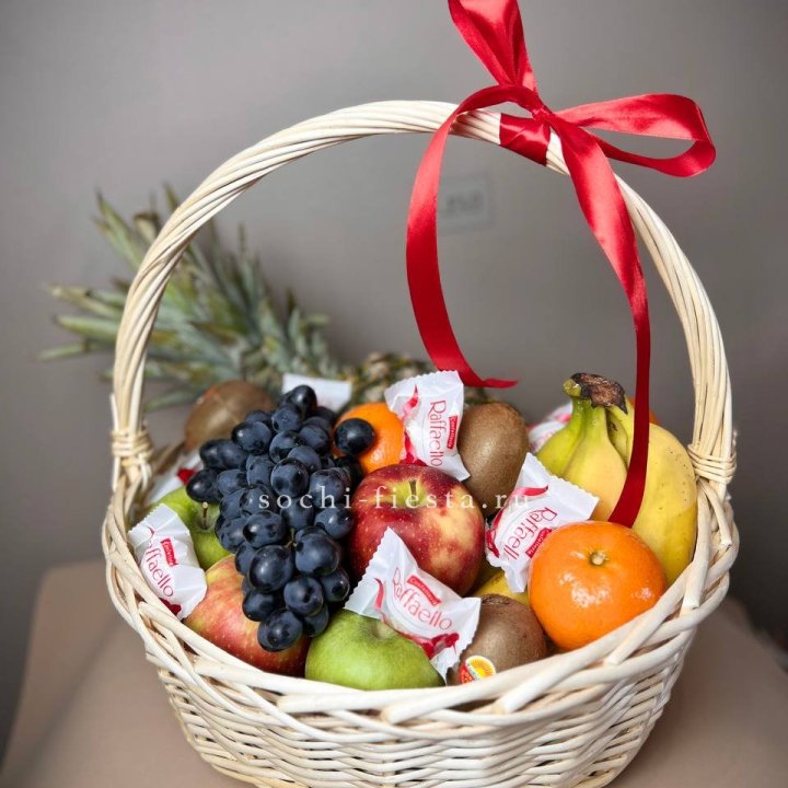 Фруктовая корзина №3 с доставкой в Сириусе