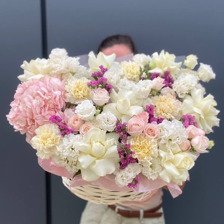 Корзина " Воздушная нежность" в Сириусе