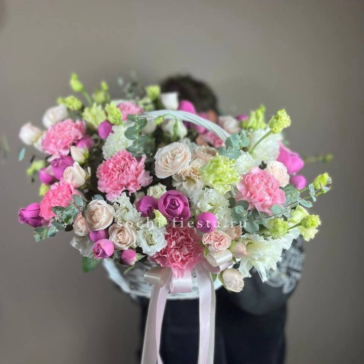 Корзина "Яркая" в Сириусе