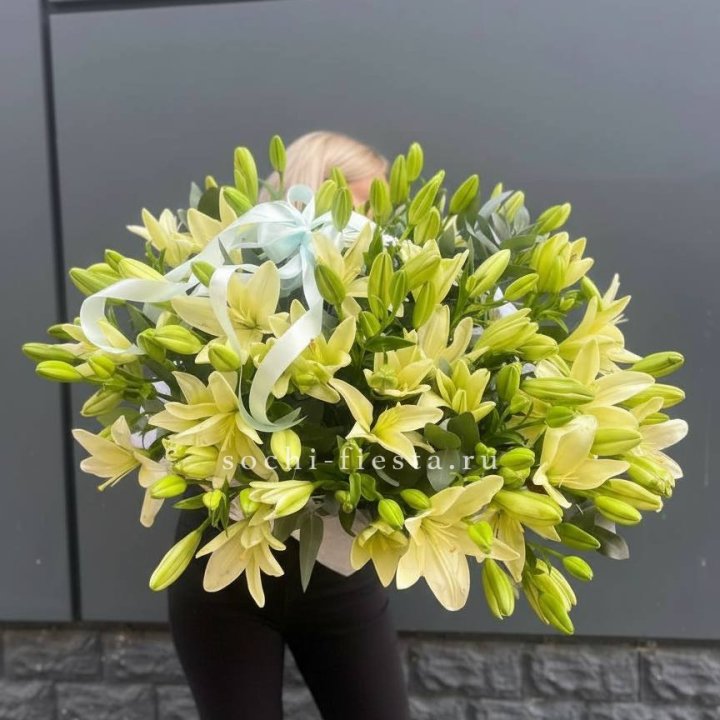 Лилии в корзине в Сириусе