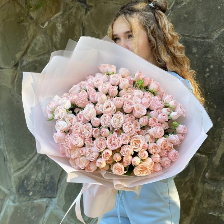 45 роза бомбастик Creams в Сириусе