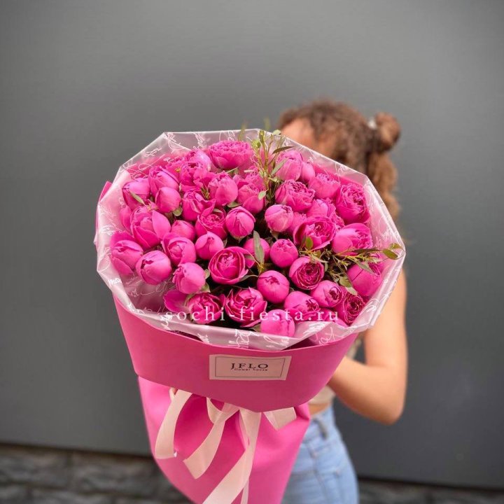 Кустовые розы букет Мисти Баблс с доставкой в Сириусе