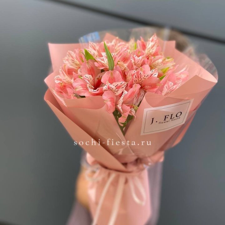 Букет альстромерий розовых в Сириусе