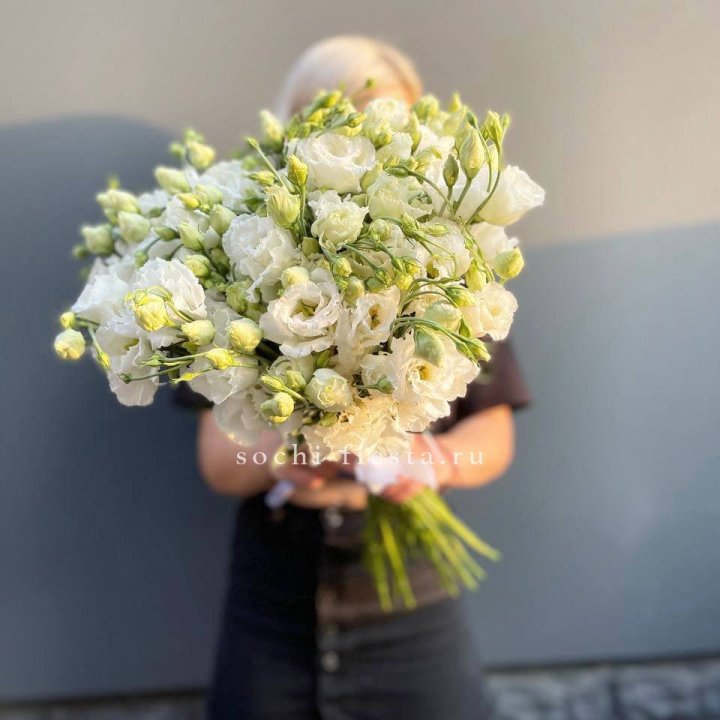 Букет эустом под ленту  в Сириусе