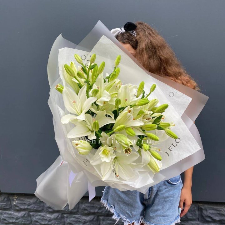 Букет  лилий "Воздушный"  в Сириусе
