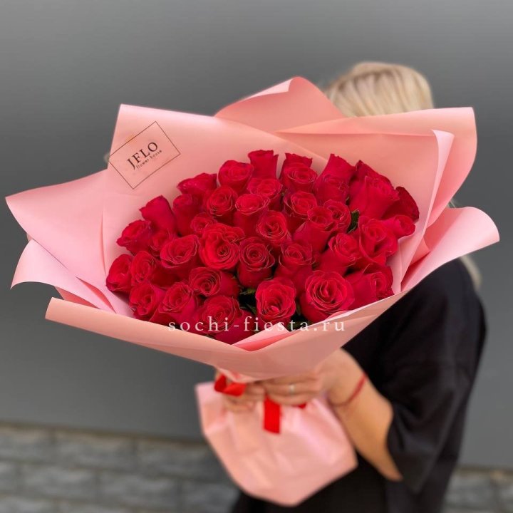 35 красных роз в Сириусе