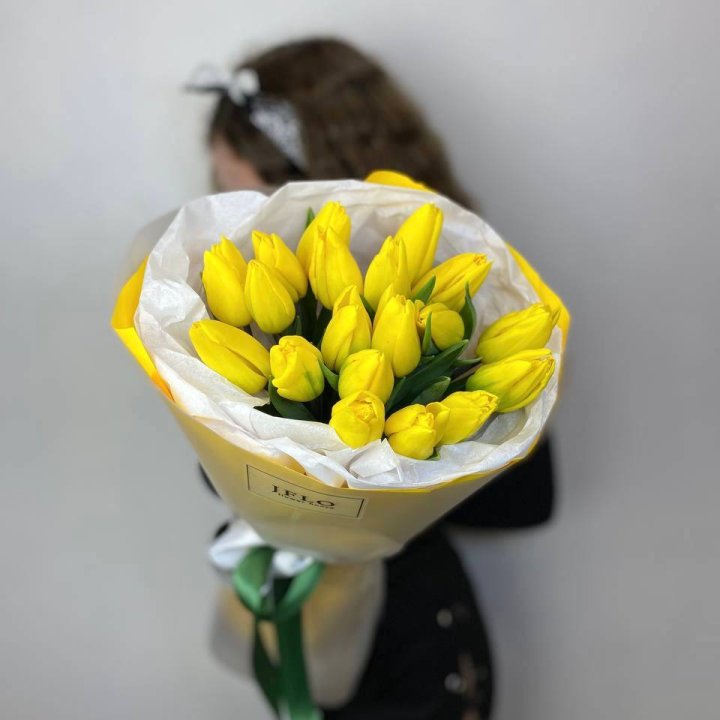  19 жёлтых тюльпанов в Сириусе