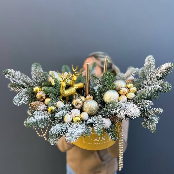 Композиция "Мери крисмас голд" в Сириусе