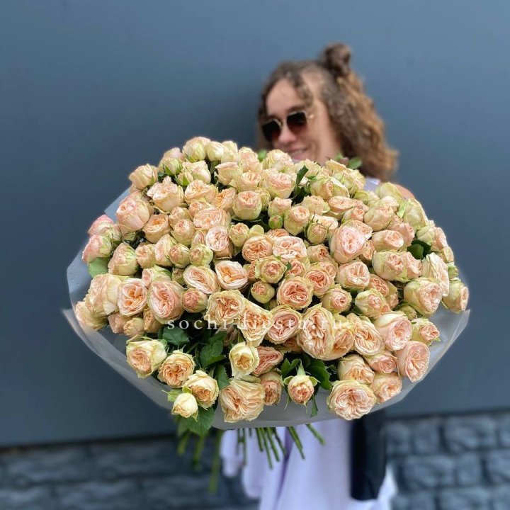 51 пионовидная роза в Сириусе